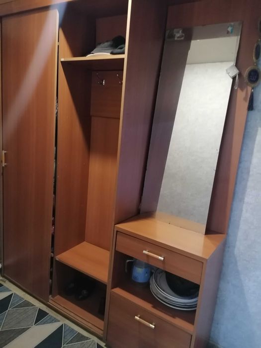 Продам прихожку срочно