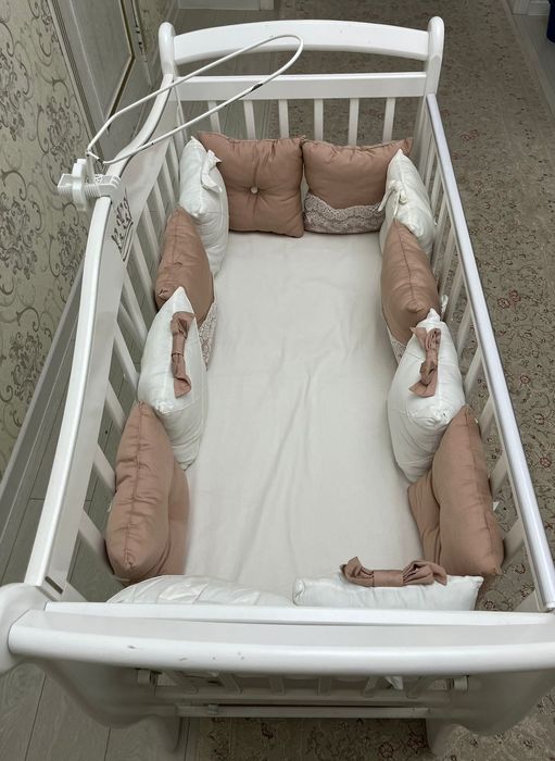 Детская кровать с маятником