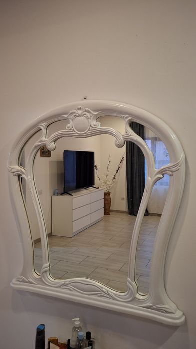 Oglinda alba cu model