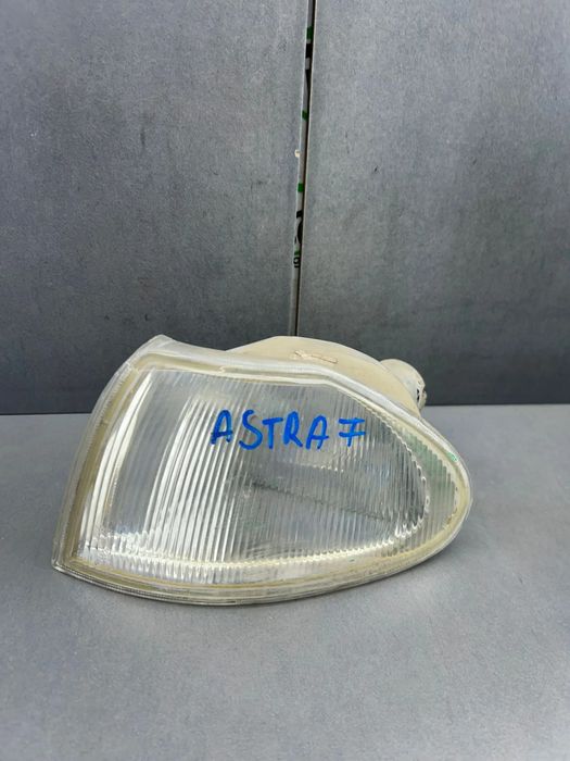 Lampa semnalizare fata stanga 084421511L Opel Astra 1997