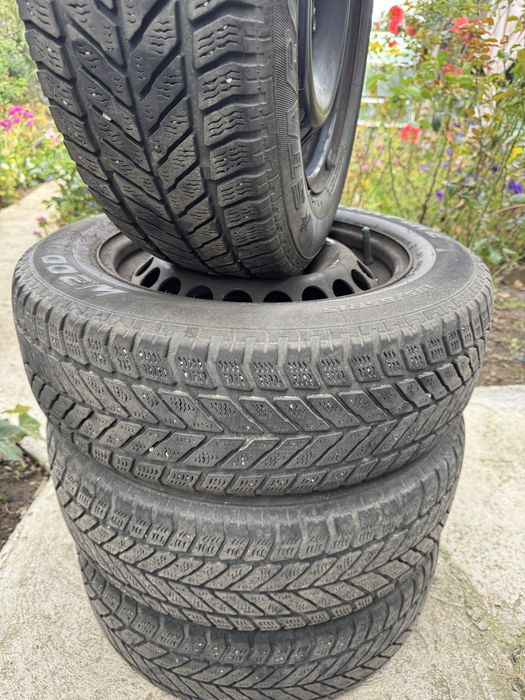 Vand anvelope iarna 195/65/15 +jante tabla R15