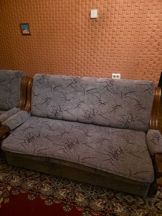 Продам мягкий уголок, диван и два кресла .