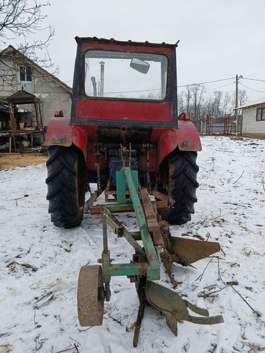 Tractor  în. 4 pistoane
