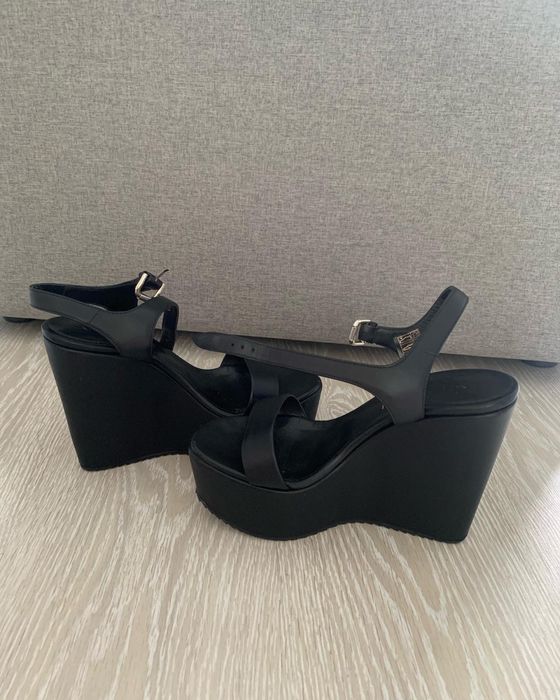 Продаю женские босоножки