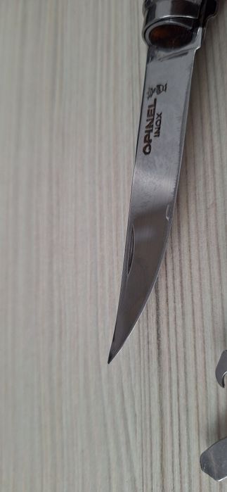 Briceag Opinel no. 8 si Victorinox