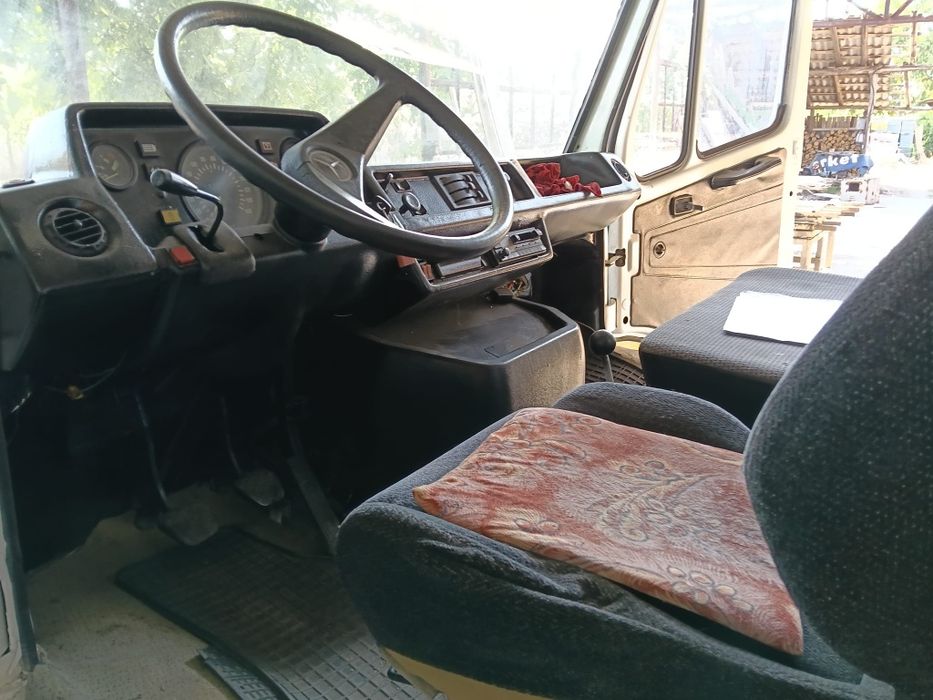 Vând,schimb camioneta și remorcă