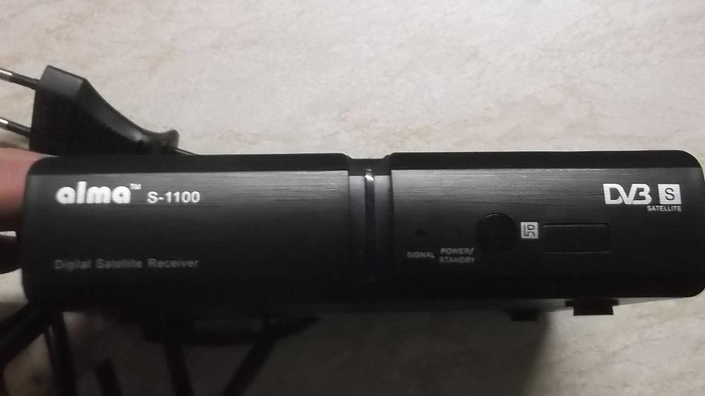 Receptor / receiver satelit digital ALMA S-1100 cu telecomanda
