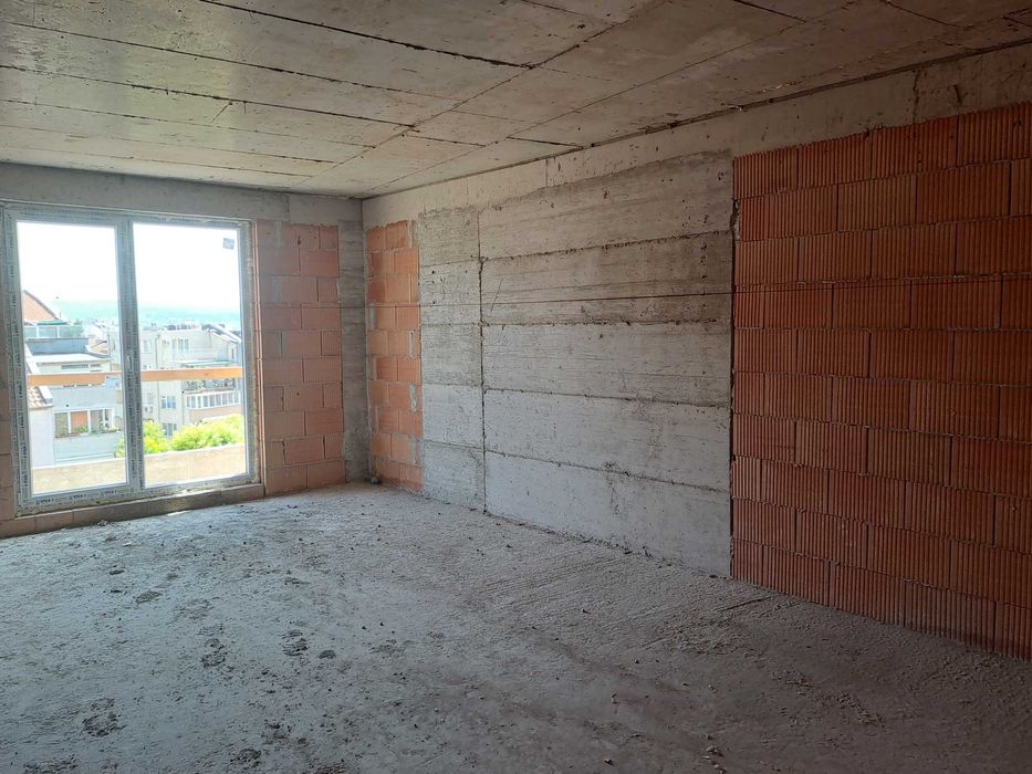 Тристаен след А 14 - широк център