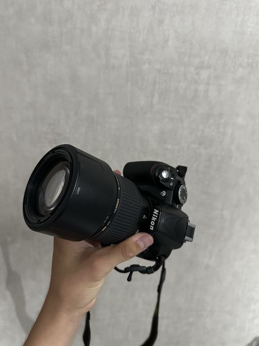 Nikon D3100 + Obiectiv Tamron 70-300mm Macro
