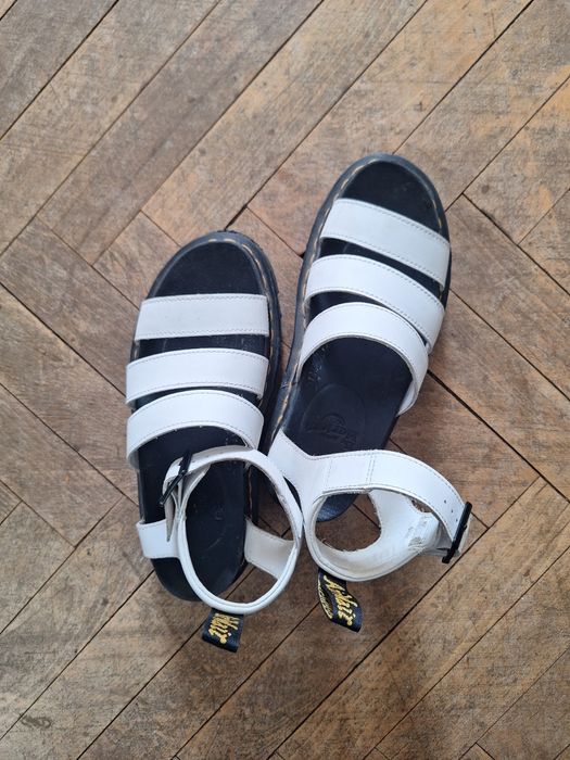 Сандали Dr. Martens