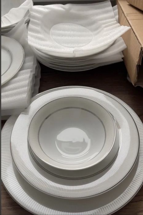 Продам сервиз 24 предмета. В идеальном  состоянии