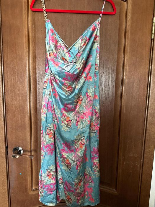 Продам коктейльное платье