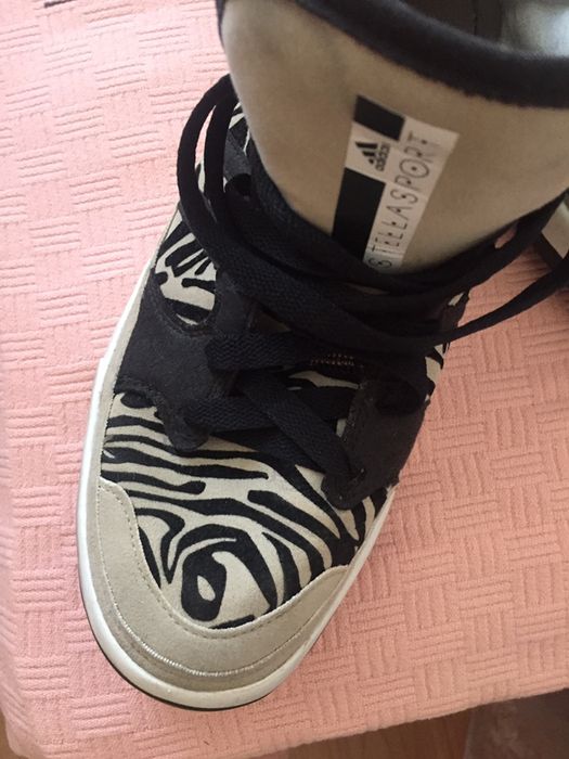 Tenisi adidas in stare buna. Nu sunt purtati f mult.