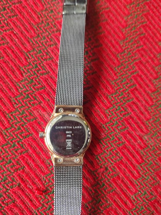 Ceas elegant de dama Christin Lars, cu afisaj analog. 
Are curea metal