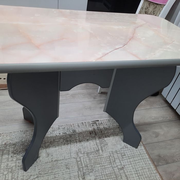 Продам кухонный стол