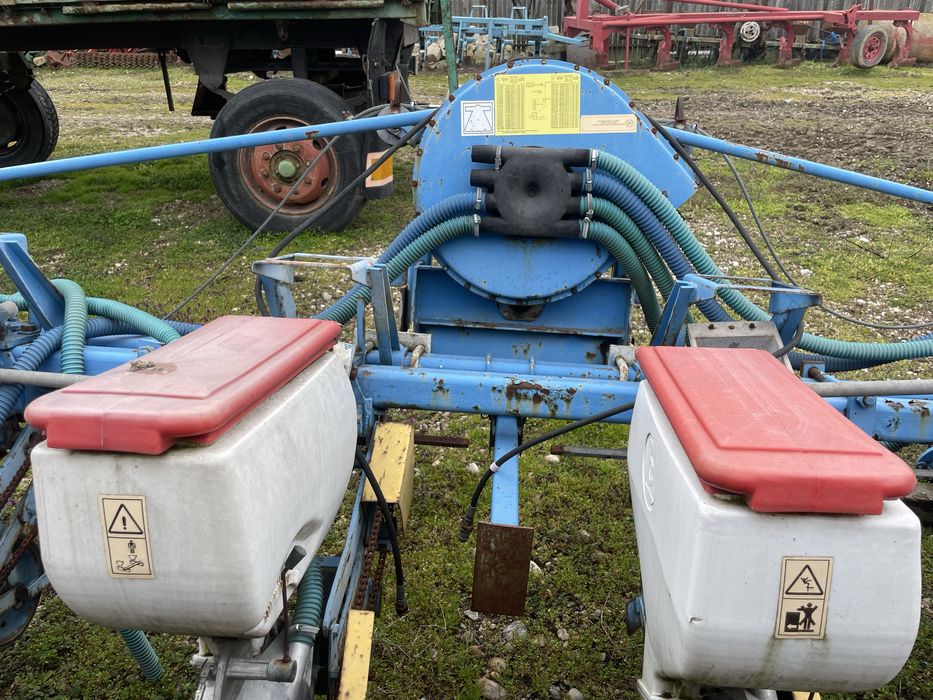 Semanatoare de porumb si floarea-soarelui