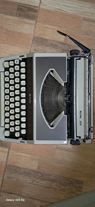 Mașină de scris Royal 200