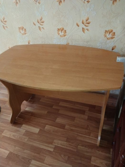 Стол в хорошем состоянии