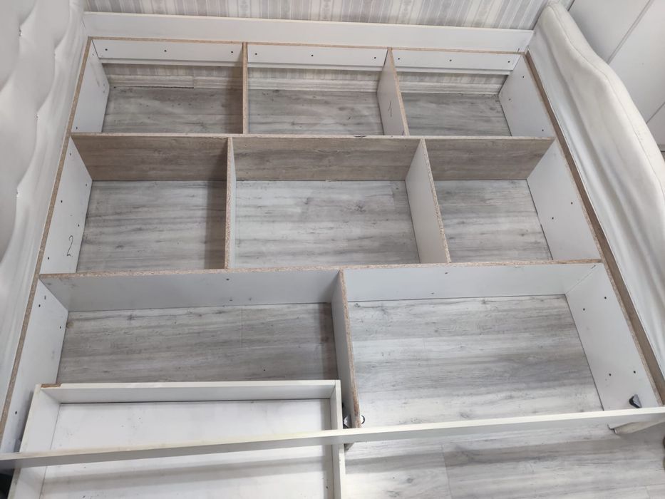 Двуспальная кровать