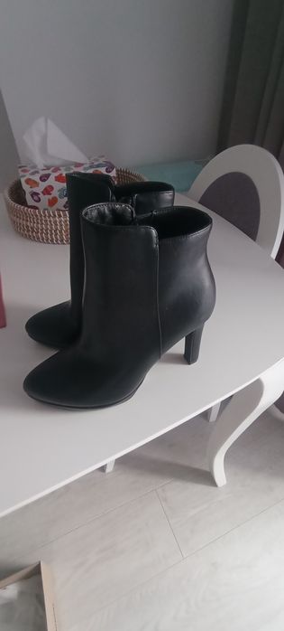 Botine dama Marca Buffalo Nr.38
Piele naturala