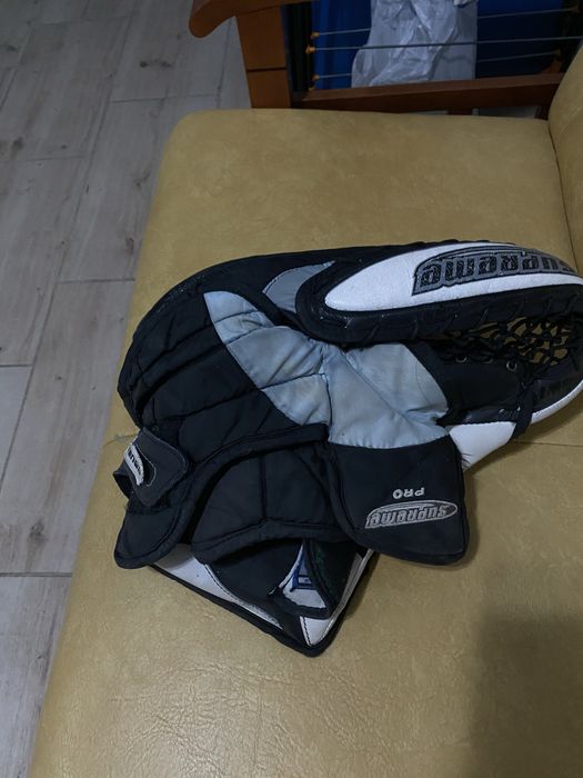 Продам 2 комплекта  щитки вратарские