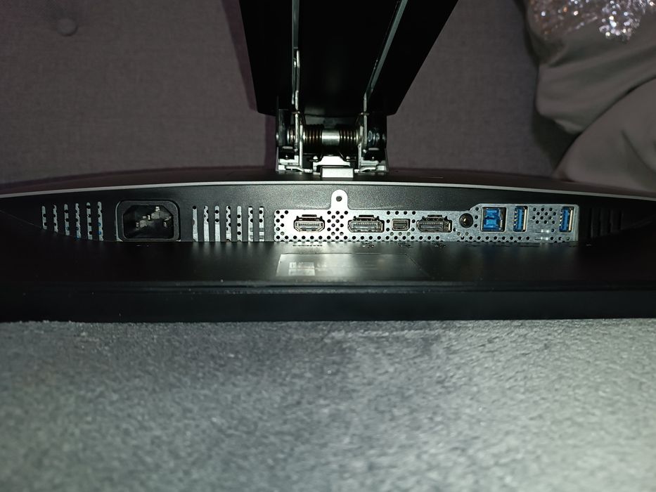 Monitor Dell U2518D