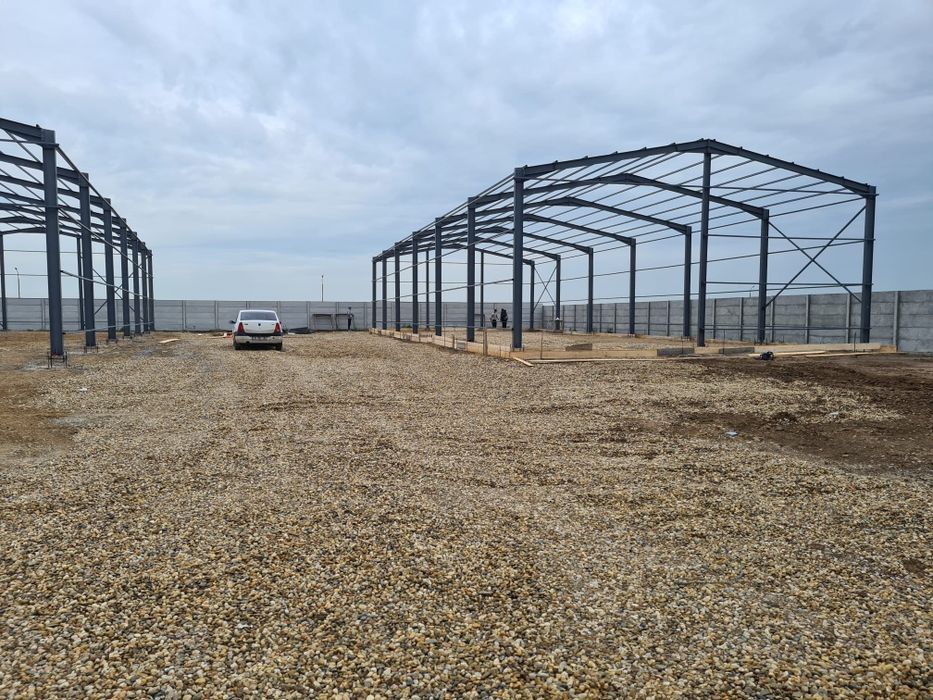 Hala pe structura metalica cu panouri sandwich showroom prezentare