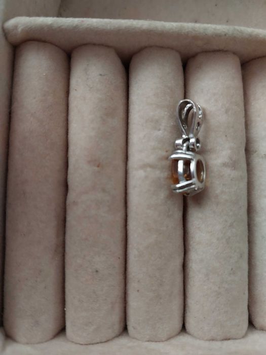 Златна висулка 18 кр. Бяло злато Цитрин