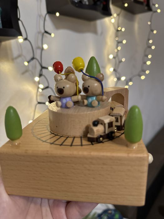 Дървена,музикална кутия. Идеален подарък.