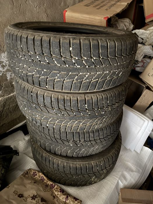 Зимние шины почти новый, 215/55/17