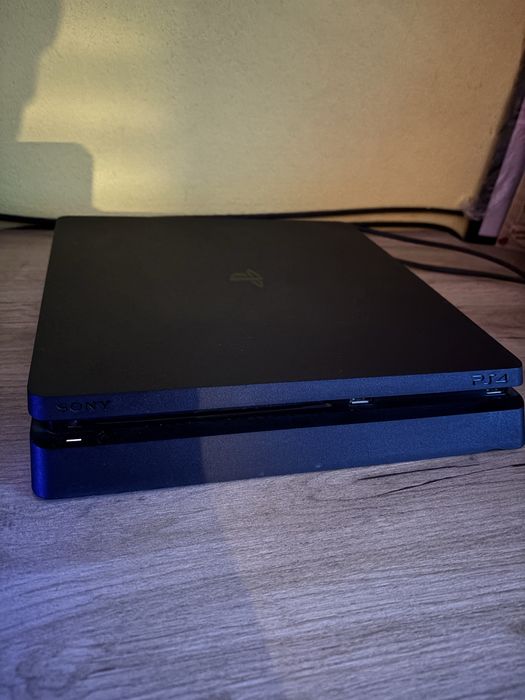 Продавам PlayStation 4