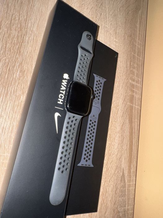 Apple watch series 7 45mm nike band