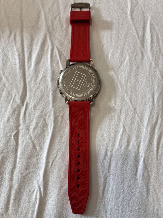 Часовник Tommy Hilfiger