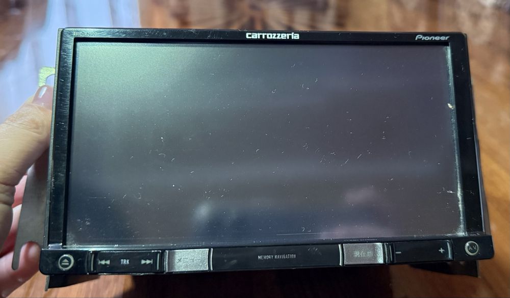 Pioneer Carrozzeria AVIC-RZ302 Magnitafon Sotiladi