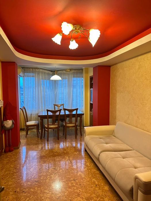 Дава се под наем Четиристаен апартамент в Добрич, Център - 140 кв.м за 298.86 € - Снимка #3