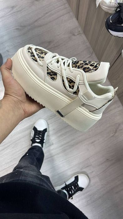 Adidași dama cu platforma