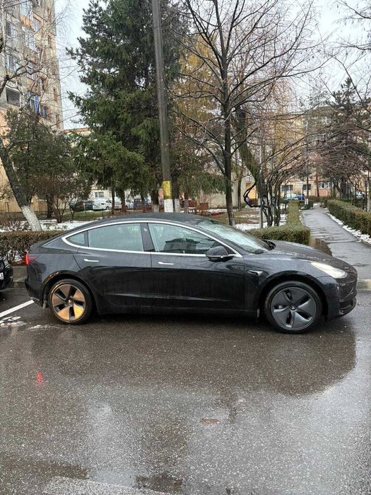 Tesla model 3 SR Plus