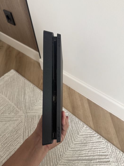 Продам PlayStation 4 Slim 500 ГБ