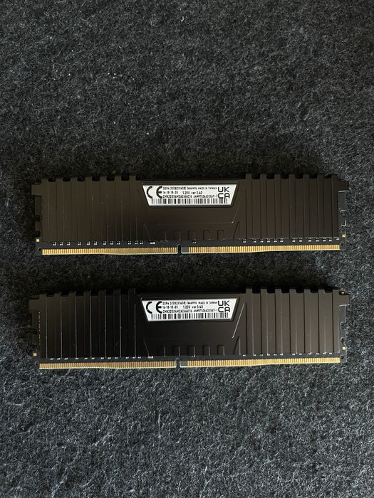 Memorii Dual-Channel Corsair Vengeance LPX DDR4 32GB (2x16GB)