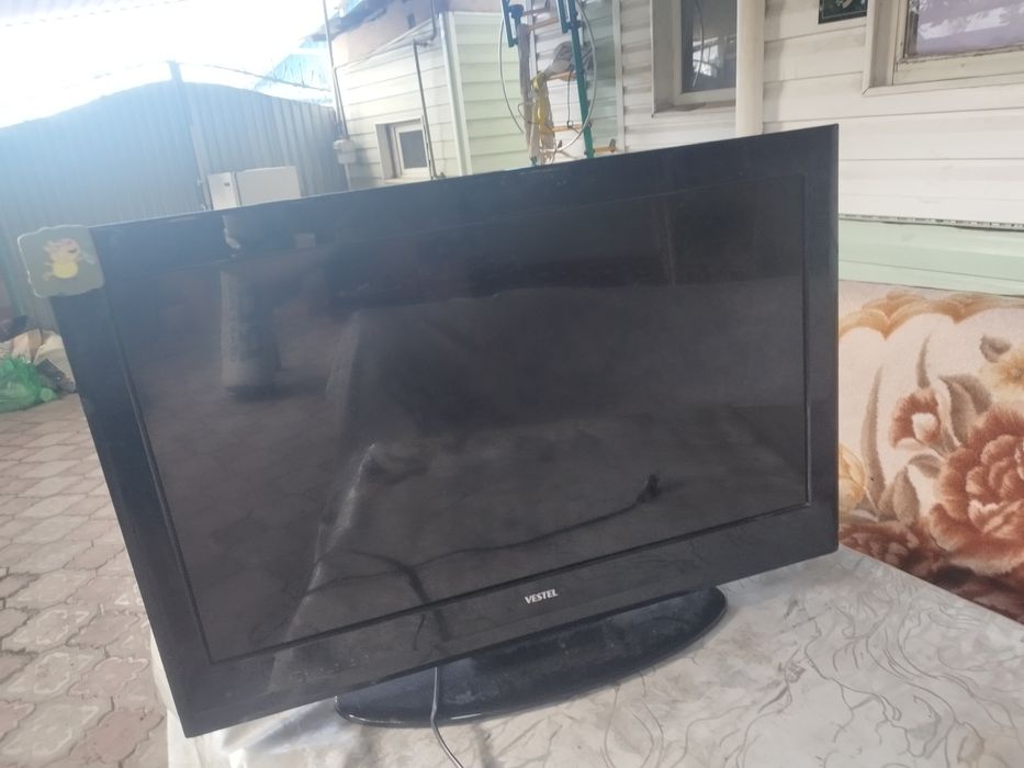 Телевизор 30дюймов