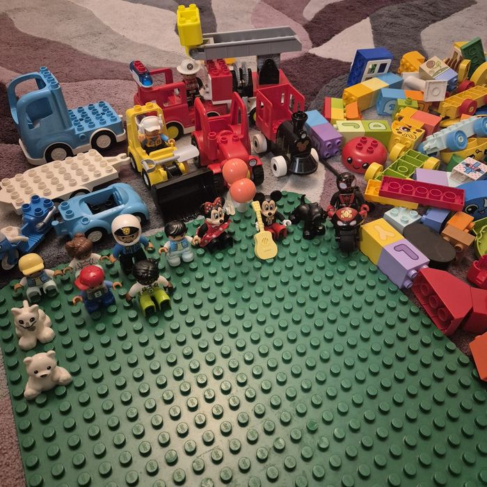 Lego Duplo 4.5 kg + tabla de construit
