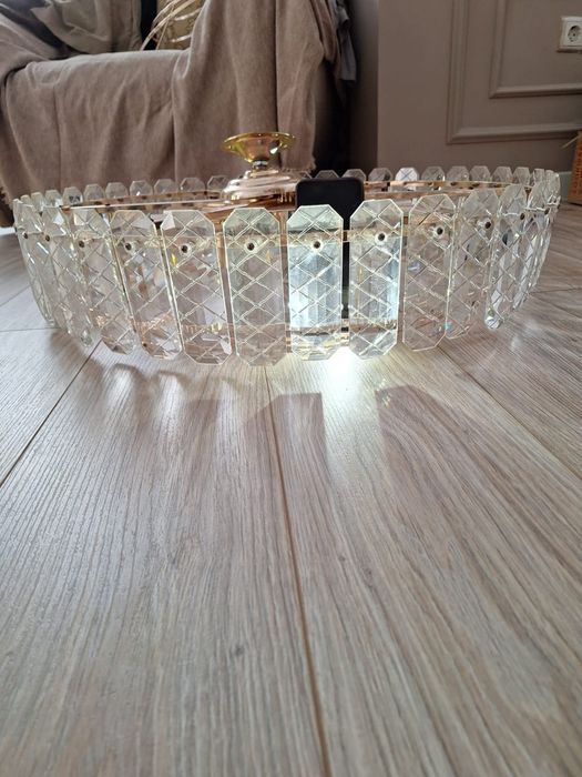 Люстра очень красивая большая