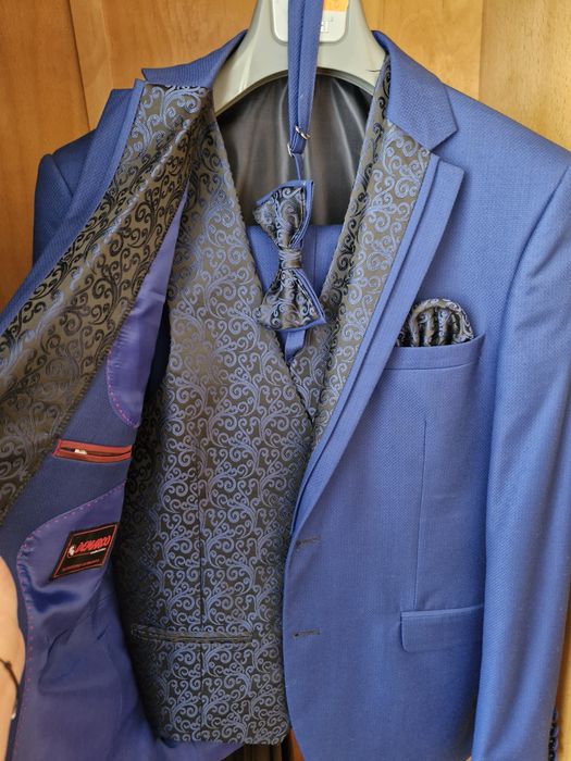 Costum bărbătesc bleumarin mărimea 48 din stofă