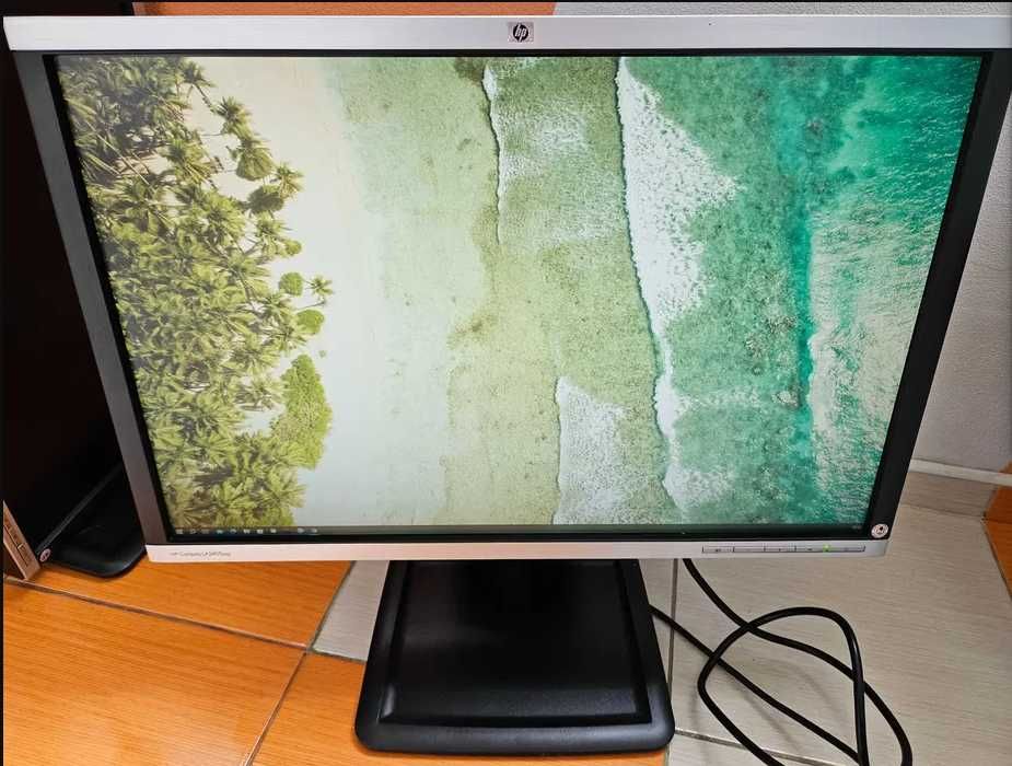 Монитор 22 инча (HP LA2205)