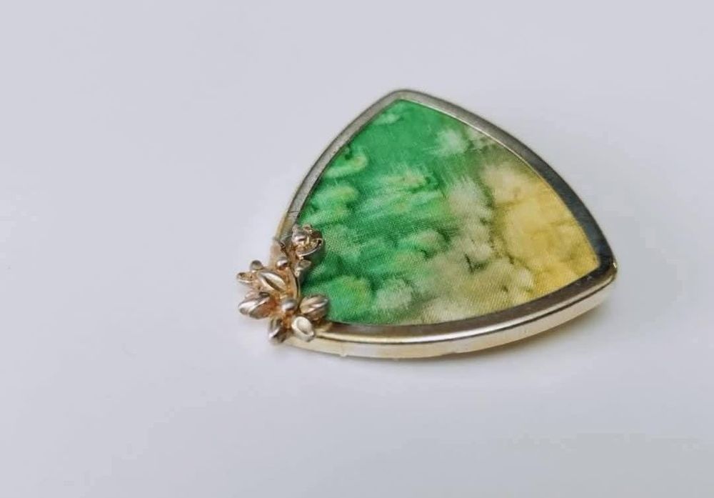 Brose UHLIG, cu rama placata cu argint, spatele din alama aurita,copii