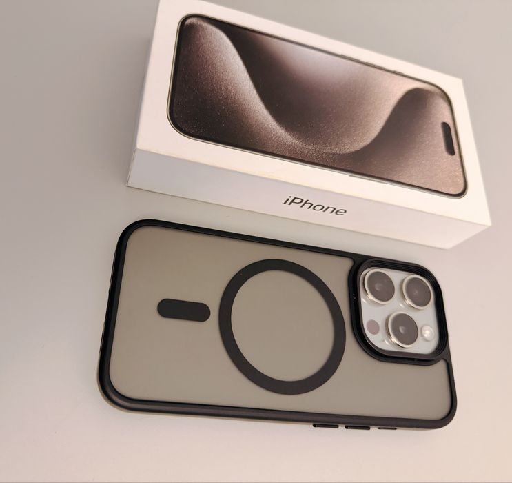Vand iphone 15 pro, ca nou, necodat, cu factura