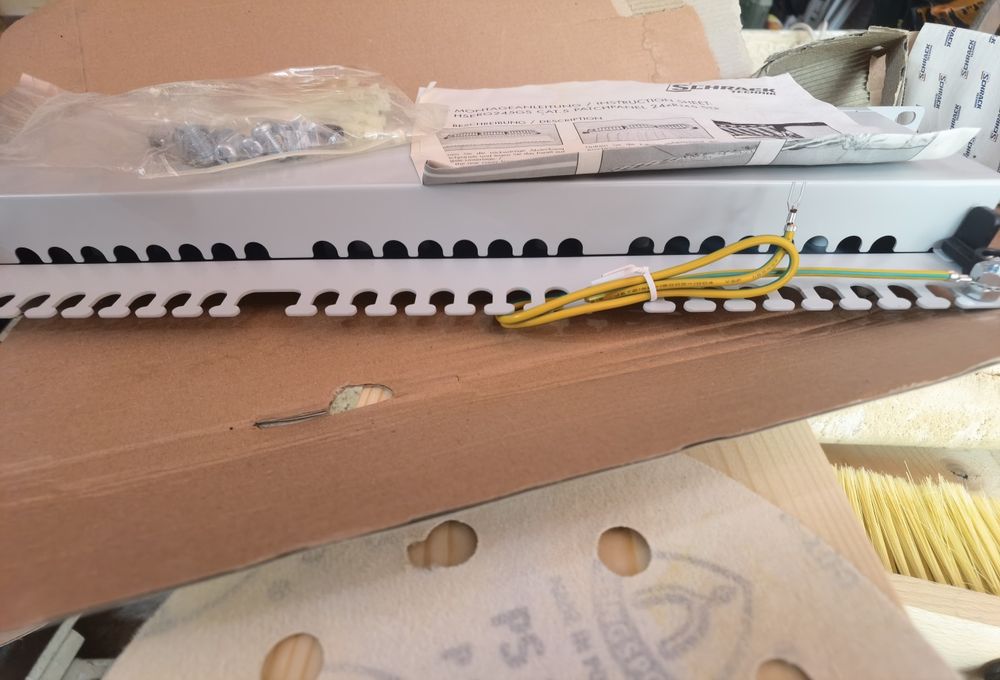 Schrack Patchpanel Cat 5E  ecranat 24xRJ45G