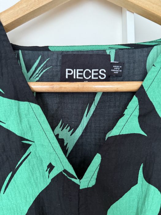 Черно зелена рокля