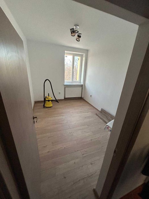 Vând apartament camere..