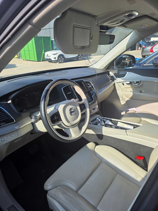 Auto Volvo XC90 T8